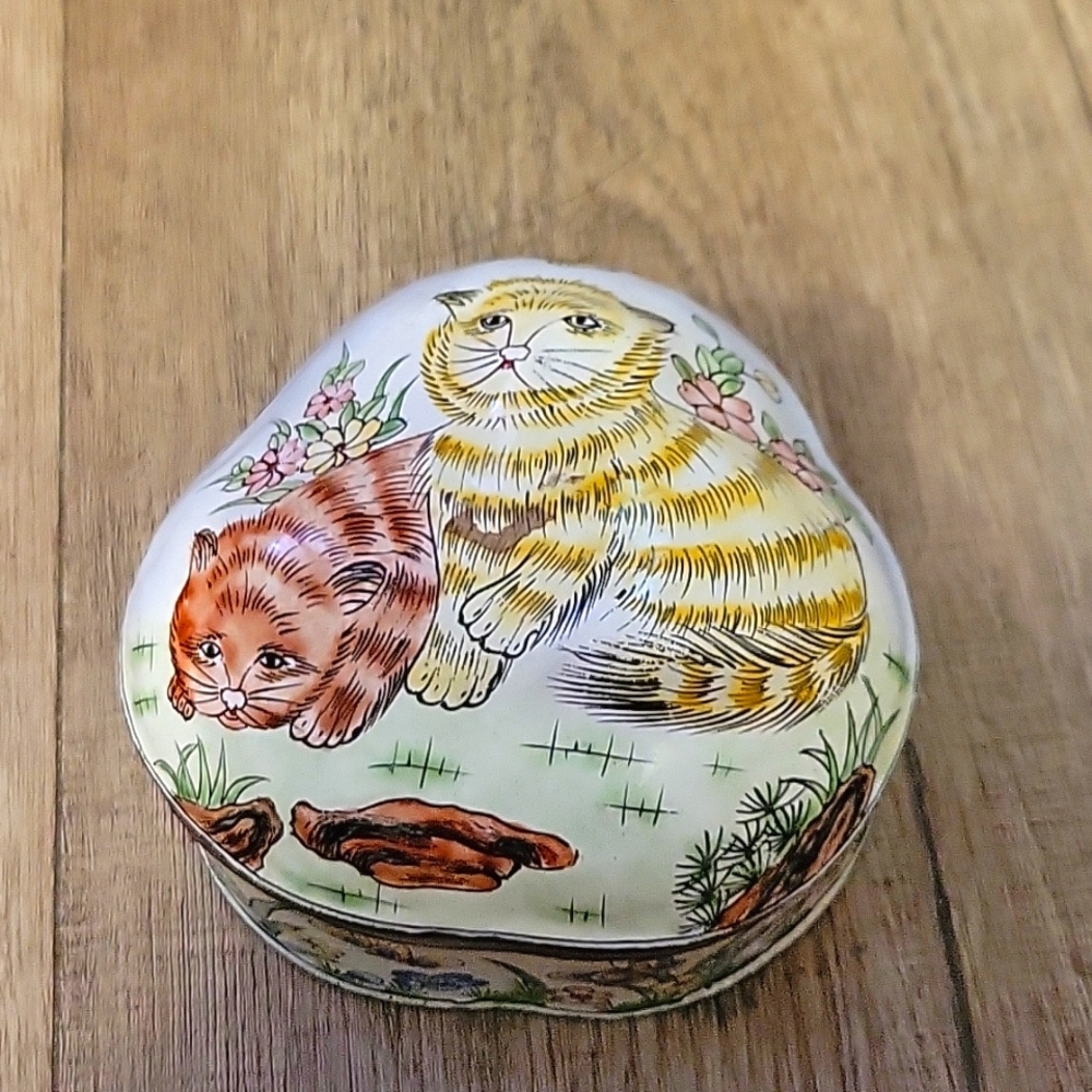Beautiful Chinese Enamel Lidded Box Cats Butterflies